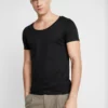 Pier One Uomo T-shirt Basic - Black 1 Pier One Uomo T-shirt Basic - Black -Offerta Economica Pier One 0eea31b343574c22805801c49a596fe2