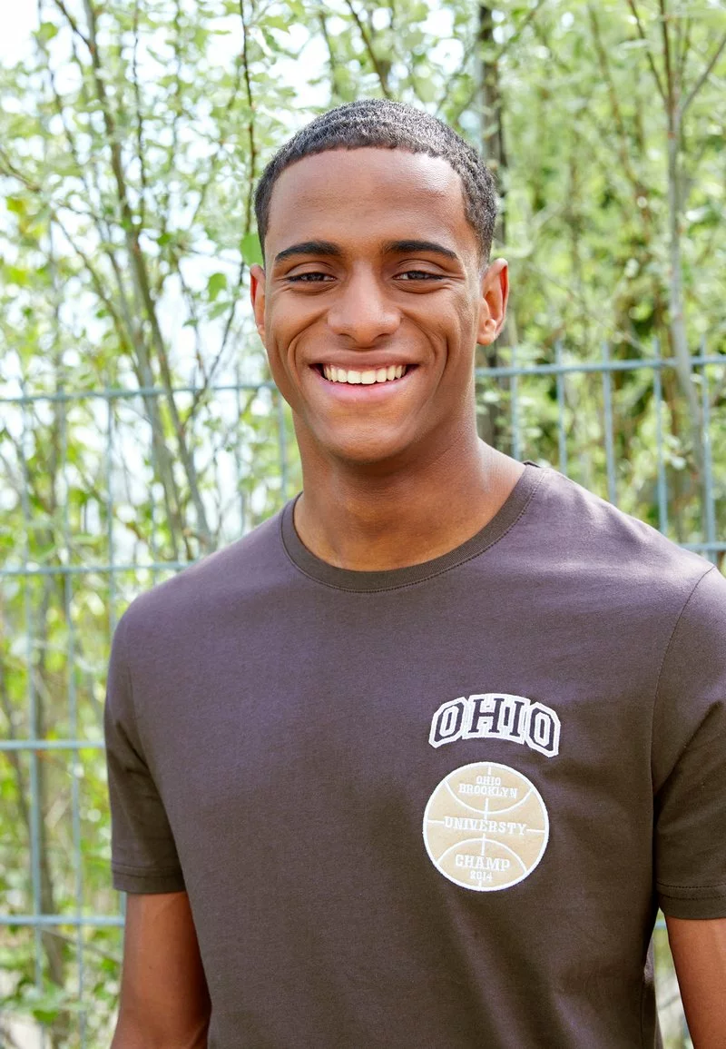 Pier One Uomo GRAPHIC T-SHIRT - T-shirt Basic - Brown 6 Pier One Uomo GRAPHIC T-SHIRT - T-shirt Basic - Brown - immagine 4