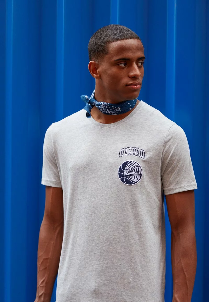 Pier One Uomo GRAPHIC T-SHIRT - T-shirt Basic - Mottled Grey 5 Pier One Uomo GRAPHIC T-SHIRT - T-shirt Basic - Mottled Grey - immagine 3