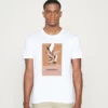 Pier One Uomo LEAF PRINT GRAPHIC T-SHIRT - T-shirt Con Stampa - White 12 Pier One Uomo LEAF PRINT GRAPHIC T-SHIRT - T-shirt Con Stampa - White -Offerta Economica Pier One 2971baeb496e4c7ca0af63ca66e6b69f