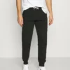 Pier One Uomo Pantaloni Sportivi - Black 9 Pier One Uomo Pantaloni Sportivi - Black -Offerta Economica Pier One 2dd2082b165741dbb3a98b469ba30f3d