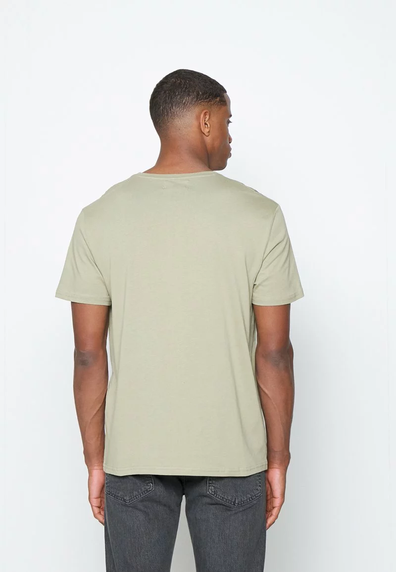 Pier One Uomo MOON SCENE GRAPHIC T-SHIRT - T-shirt Con Stampa - Olive 7 Pier One Uomo MOON SCENE GRAPHIC T-SHIRT - T-shirt Con Stampa - Olive - immagine 5