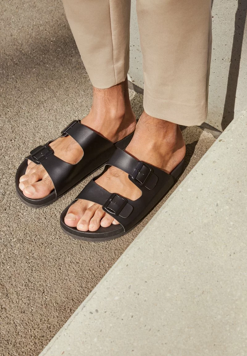 Pier One UNISEX - Pantofole - Black 6 Pier One UNISEX - Pantofole - Black - immagine 4