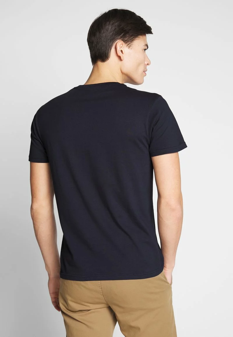 Pier One Uomo 2 PACK - T-shirt Basic - White/dark Blue 6 Pier One Uomo 2 PACK - T-shirt Basic - White/dark Blue - immagine 4