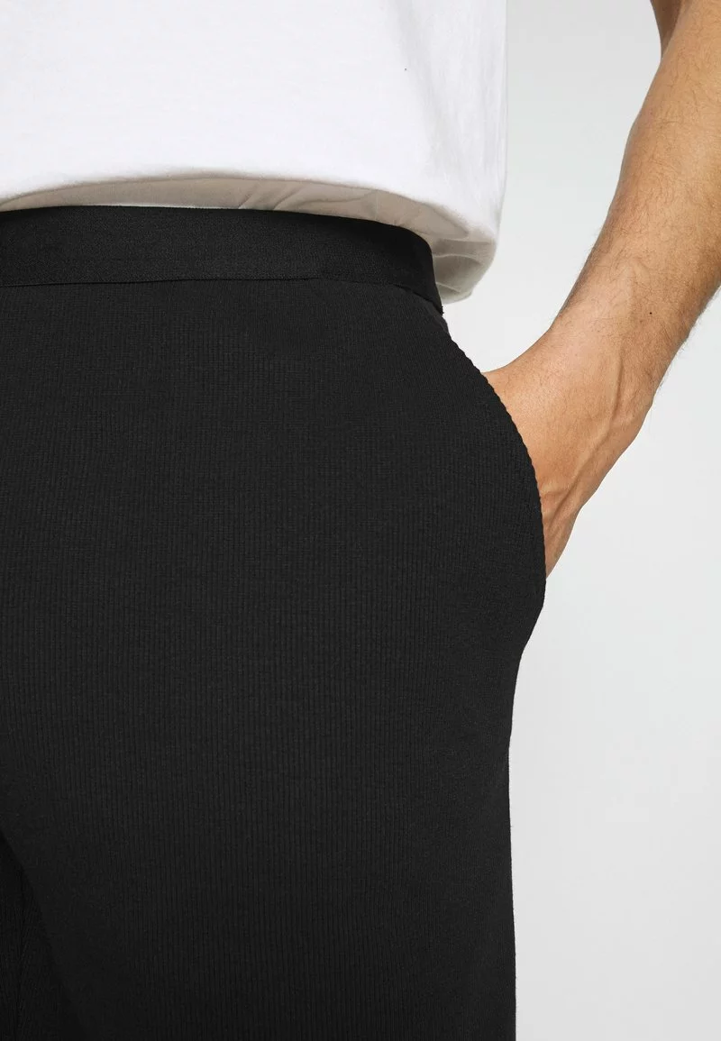 Pier One Uomo LOUNGE HENLEY SHORTS - Pantaloni Del Pigiama - Black 7 Pier One Uomo LOUNGE HENLEY SHORTS - Pantaloni Del Pigiama - Black - immagine 5