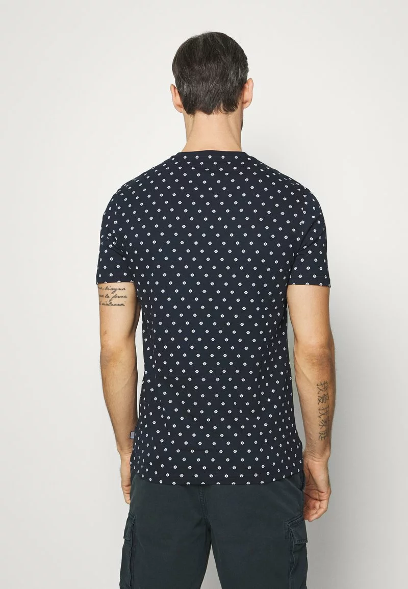 Pier One Uomo 3 PACK - T-shirt Con Stampa - White/dark Blue/red 6 Pier One Uomo 3 PACK - T-shirt Con Stampa - White/dark Blue/red - immagine 4