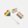 Pier One Uomo PRIDE RAINBOW PINS SET - Cravatta - Multi-coloured 9 Pier One Uomo PRIDE RAINBOW PINS SET - Cravatta - Multi-coloured -Offerta Economica Pier One 54e6414839214690901153e00cdafa88