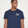 Pier One Uomo GRAPHIC T-SHIRT - T-shirt Con Stampa - Dark Blue 17 Pier One Uomo GRAPHIC T-SHIRT - T-shirt Con Stampa - Dark Blue -Offerta Economica Pier One 679180eddf264143b341dbafc21e8d73
