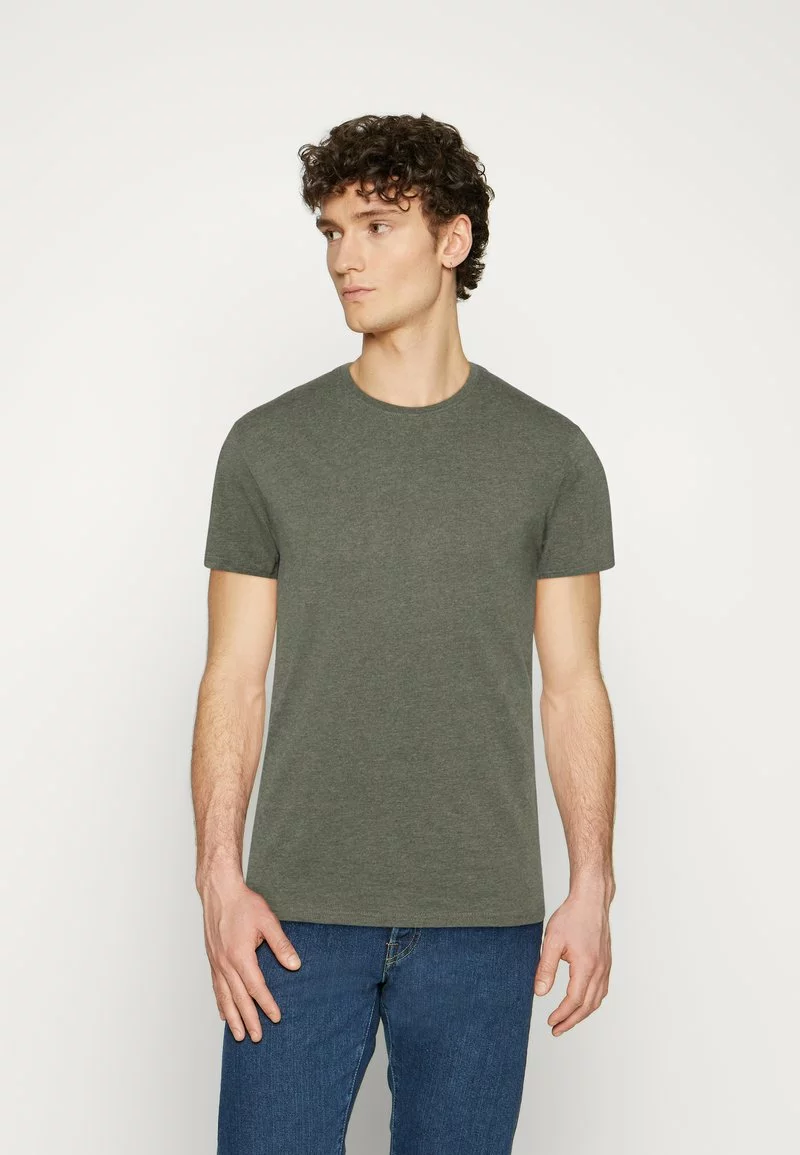 Pier One Uomo 3 PACK - T-shirt Basic - Brown/beige/light Blue 7 Pier One Uomo 3 PACK - T-shirt Basic - Brown/beige/light Blue - immagine 5