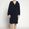 Pier One Uomo Accappatoio - Dark Blue 9 Pier One Uomo Accappatoio - Dark Blue -Offerta Economica Pier One 815760b8317c41e7a0e3e7102de9bffb 1
