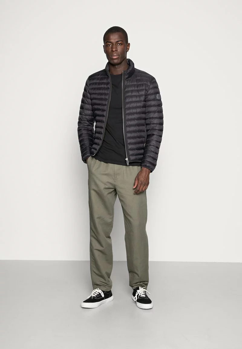 Pier One Uomo 5 PACK - T-shirt Basic - Black 3 Pier One Uomo 5 PACK - T-shirt Basic - Black