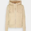 GANT Donna LOGO ZIP - Sweatjacke - Beige -Offerta Economica Pier One 9b8d194e9e0c4c50b78ddd2c58d50caa