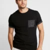 Pier One Uomo T-shirt Con Stampa - Black 2 Pier One Uomo T-shirt Con Stampa - Black -Offerta Economica Pier One 9d71ef607fc14954be7aebb7643fdce1