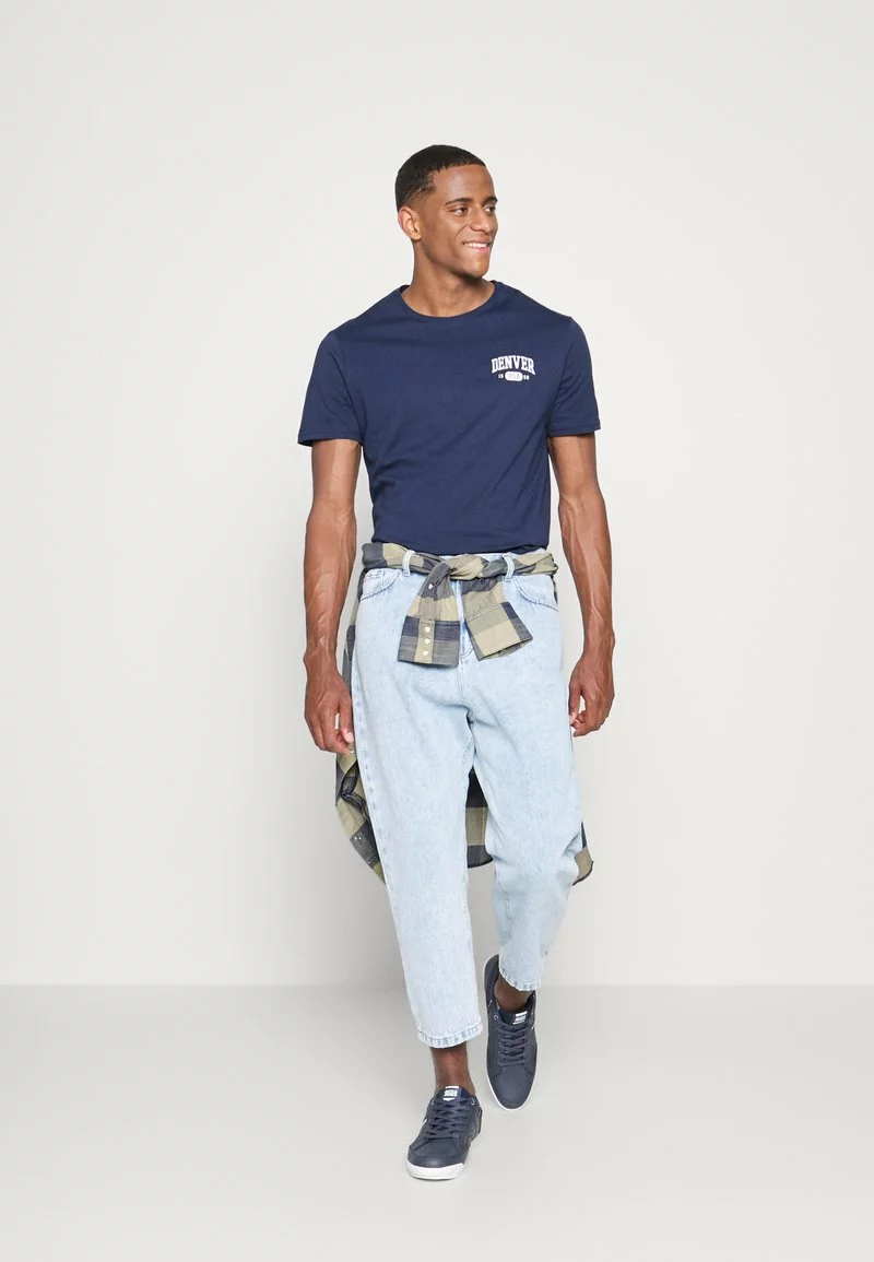 Pier One Uomo GRAPHIC T-SHIRT - T-shirt Con Stampa - Dark Blue 4 Pier One Uomo GRAPHIC T-SHIRT - T-shirt Con Stampa - Dark Blue - immagine 2