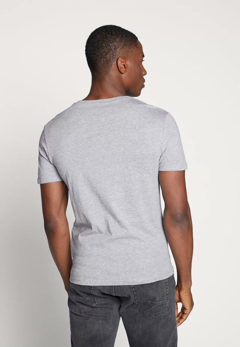 Pier One Uomo 3 PACK - T-shirt Basic - Black, Grey, Green 6 Pier One Uomo 3 PACK - T-shirt Basic - Black, Grey, Green - immagine 4