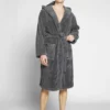 Pier One Uomo Accappatoio - Dark Gray 2 Pier One Uomo Accappatoio - Dark Gray -Offerta Economica Pier One c6ccce4e0b5249b1b3c0e0f726476163 1