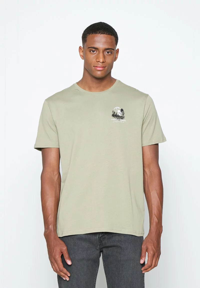 Pier One Uomo MOON SCENE GRAPHIC T-SHIRT - T-shirt Con Stampa - Olive 6 Pier One Uomo MOON SCENE GRAPHIC T-SHIRT - T-shirt Con Stampa - Olive - immagine 4