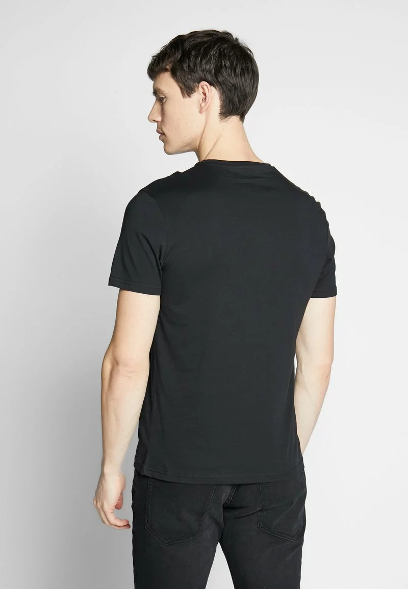 Pier One Uomo 3 PACK - T-shirt Basic - Black/white/blue 6 Pier One Uomo 3 PACK - T-shirt Basic - Black/white/blue - immagine 4