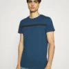 Pier One Uomo T-shirt Con Stampa - Blue 1 Pier One Uomo T-shirt Con Stampa - Blue -Offerta Economica Pier One faf56fa2fae64d87868ca319864cd347